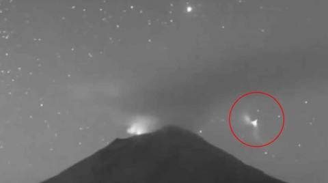 VIDEO: Captan misteriosa luz triangular cerca del volcán Popocatépetl en la madrugada