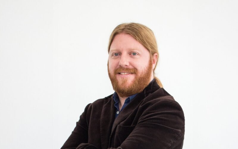 Matías Mingorance Svensson debuta con una obra poética que convierte la depresión en un acto de valentía y esperanza