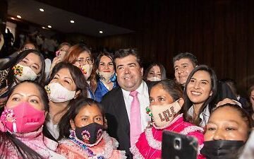 Cerrar la brecha de participación laboral femenina podría aumentar el PIB hasta en 22%