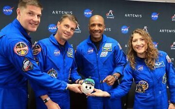 RISE: el astronauta de peluche que viaja en Artemis II gracias un niño de 8 años
