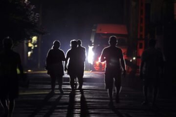 Abandonados en México, miles de cubanos deportados de EU