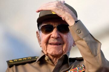 Raúl Castro aparece por primera vez en un acto público tras la acusación penal en EU