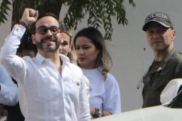 Posible investidura de De la Espriella en un batallón crea otra polémica en Colombia