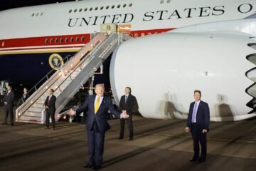Trump bromea sobre posible amenaza de Irán contra su avión: “Soy el número uno en su lista”