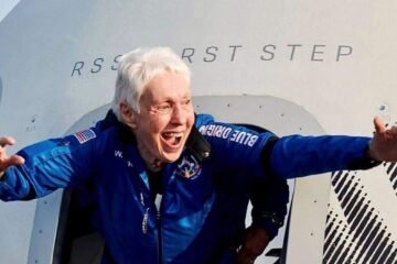 Muere Wally Funk, pionera de la aviación y la mujer de mayor edad en viajar al espacio