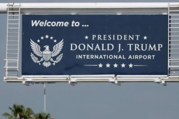 Trump celebra que el aeropuerto de Palm Beach ahora lleva su nombre
