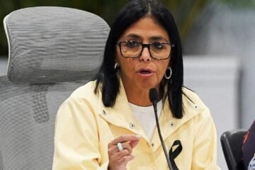 Venezuela condecora a 6 mil rescatistas tras el doble terremoto