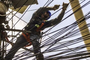 Utilidad de la CFE se hunde por tipo de cambio