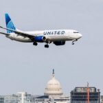 United Airlines enfrenta una demanda por vender como “asientos de ventanilla” lugares sin ventana