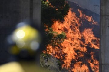 Emergencia en España por incendio forestal en Almería: varias víctimas quedaron atrapadas en sus autos dentro del fuego