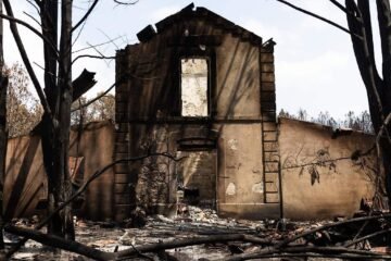 Francia controla incendio que afectó una autopista y evacuó a un centenar de personas