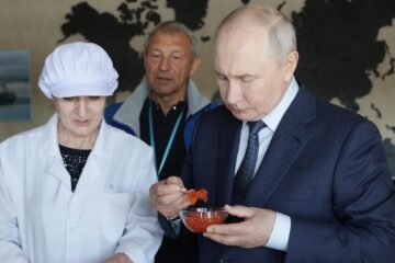Putin visita las disputadas islas Kuriles por primera vez y Japón emite una protesta