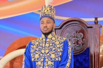 Muere en Uganda a los 34 años el rey de Tooro, quien fuera el monarca más joven del mundo