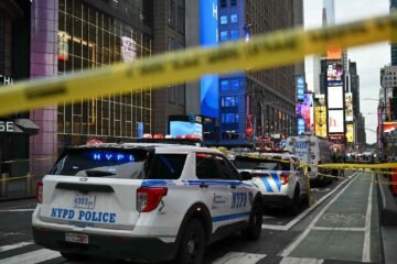 Policía dispara en Times Square a una mujer que apuñaló gravemente a dos personas