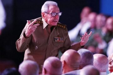 Raúl Castro reaparece en público para el homenaje a su hermano Fidel en el centenario de su natalicio