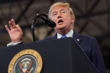 Trump amenaza con bombardear Omán si se interpone en el diálogo con Irán sobre Ormuz