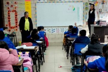 Escuelas buscan frenar cobro de cuotas bancarias hasta el próximo ciclo escolar