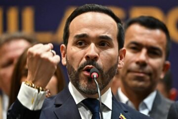 De la Espriella se compromete a salvaguardar «libertad periodística» durante su gobierno