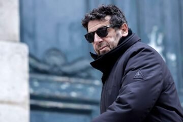 Quince alcaldes se oponen a conciertos del francés Patrick Bruel, imputado por violación