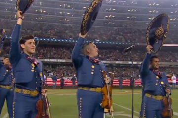 Mariachi interpreta el himno de Estados Unidos en la NFL y genera debate en redes