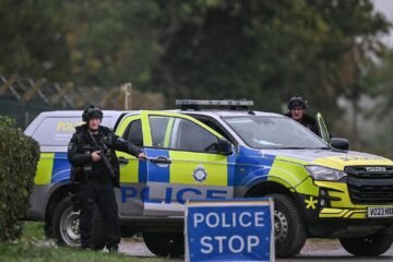 Policía británica detiene a sospechosos de preparar «acto terrorista» cerca de base usada por EU
