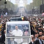 Papa León XIV recibe a más de 700 mil fieles en Plaza de la Concordia, París